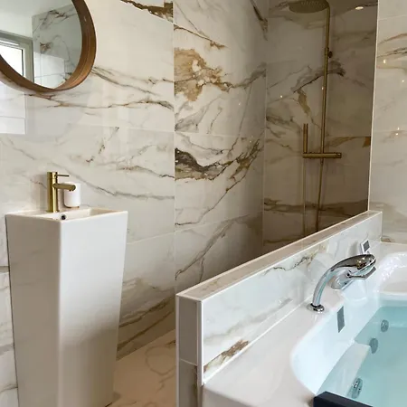 Le Cocon Du Desir - Balneo Et De Gamme *